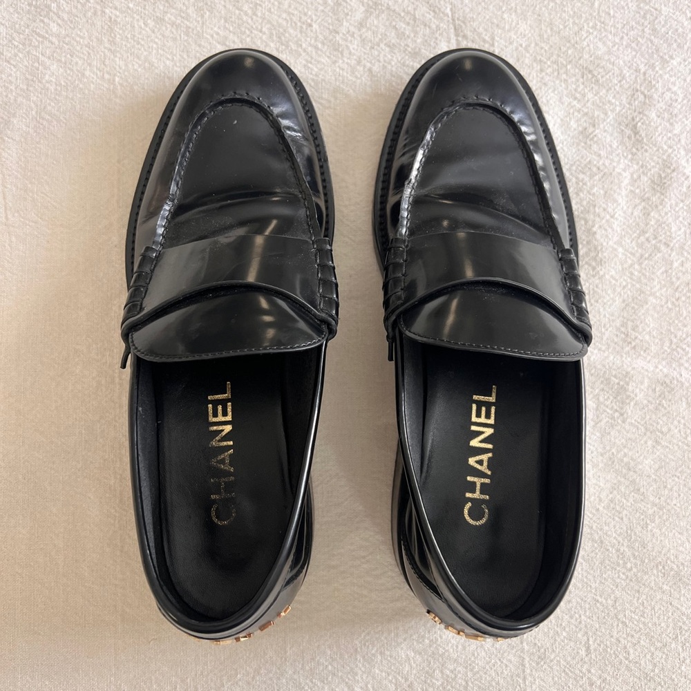 Chanel Shiny Calfskin Logo Loafers Black - Picture 3 of 4